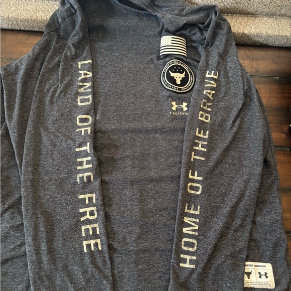 Under Armour Other - Under Armour Gray Loose Fit T-Shirt